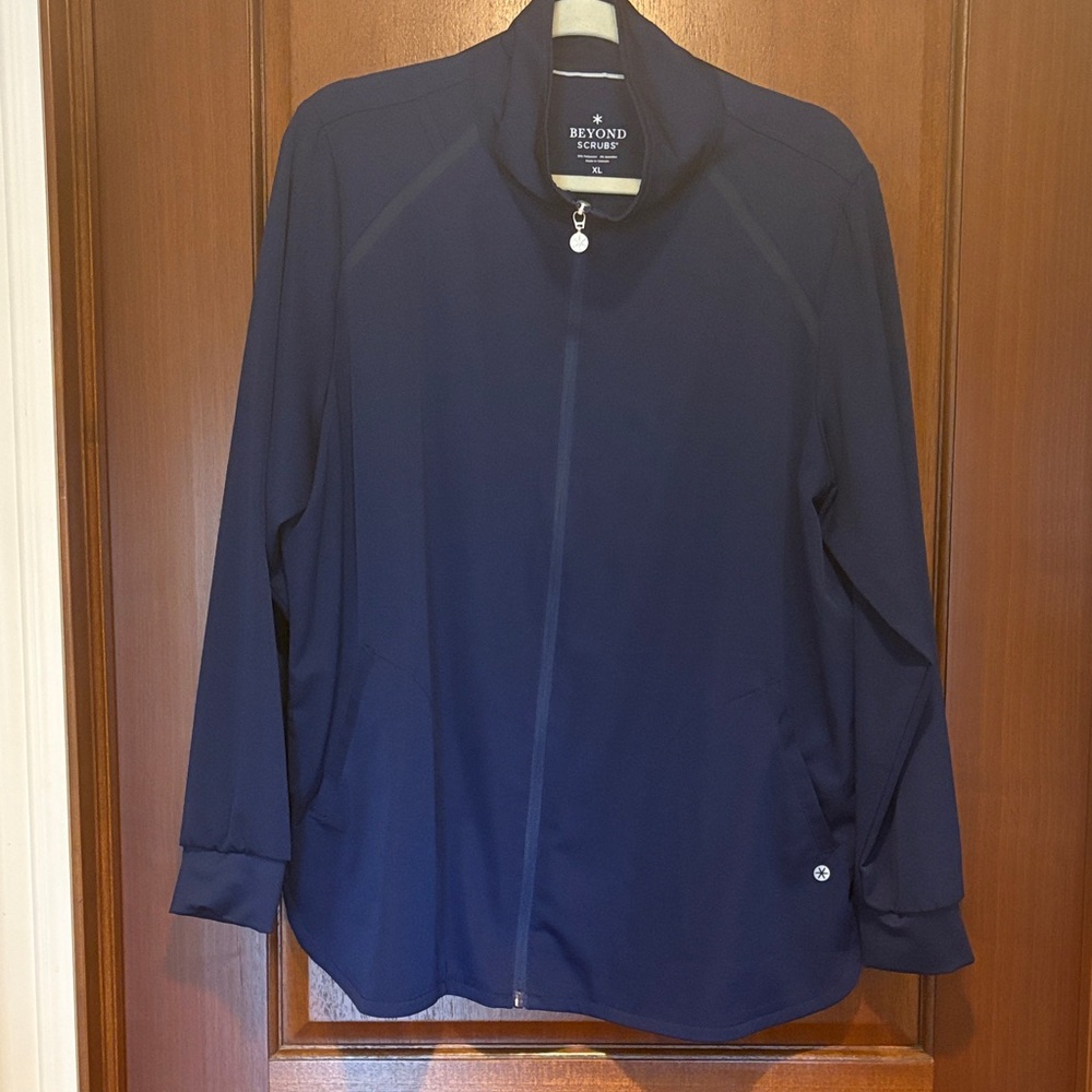 Beyond Scrubs Women's Scrub Jacket in Navy